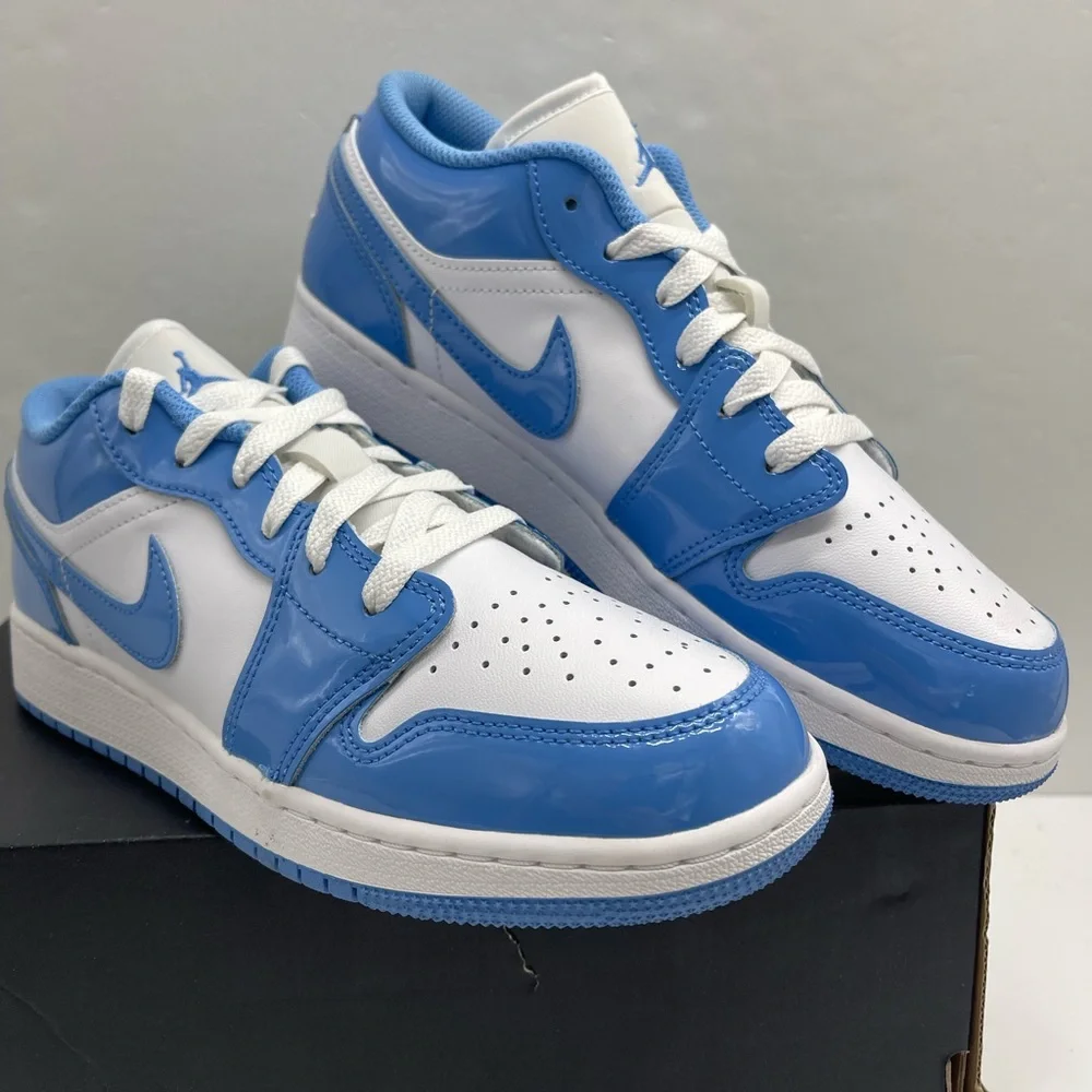 Jordan WMNS AIR JORDAN 1 LOW SE 
WHITE/LEGEND BLUE FZ3929 114
 Sneakers - Picture 5 of 16